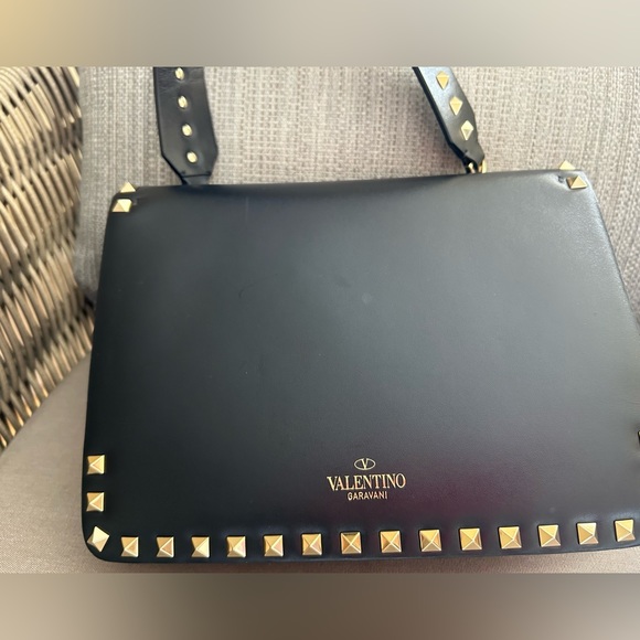 🔥 RARE Valentino Rockstud shoulder / crossbody bag in black & gold hardware - Picture 12 of 17